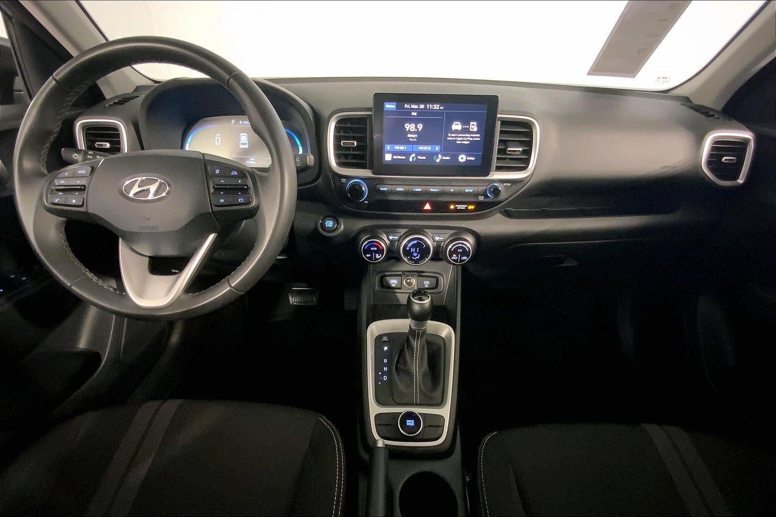 Used 2025 Hyundai Venue SEL FWD image 15