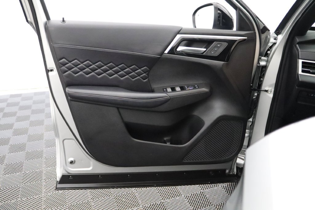 Used 2025 Mitsubishi Outlander SEL Black Edition AWD/4WD image 17