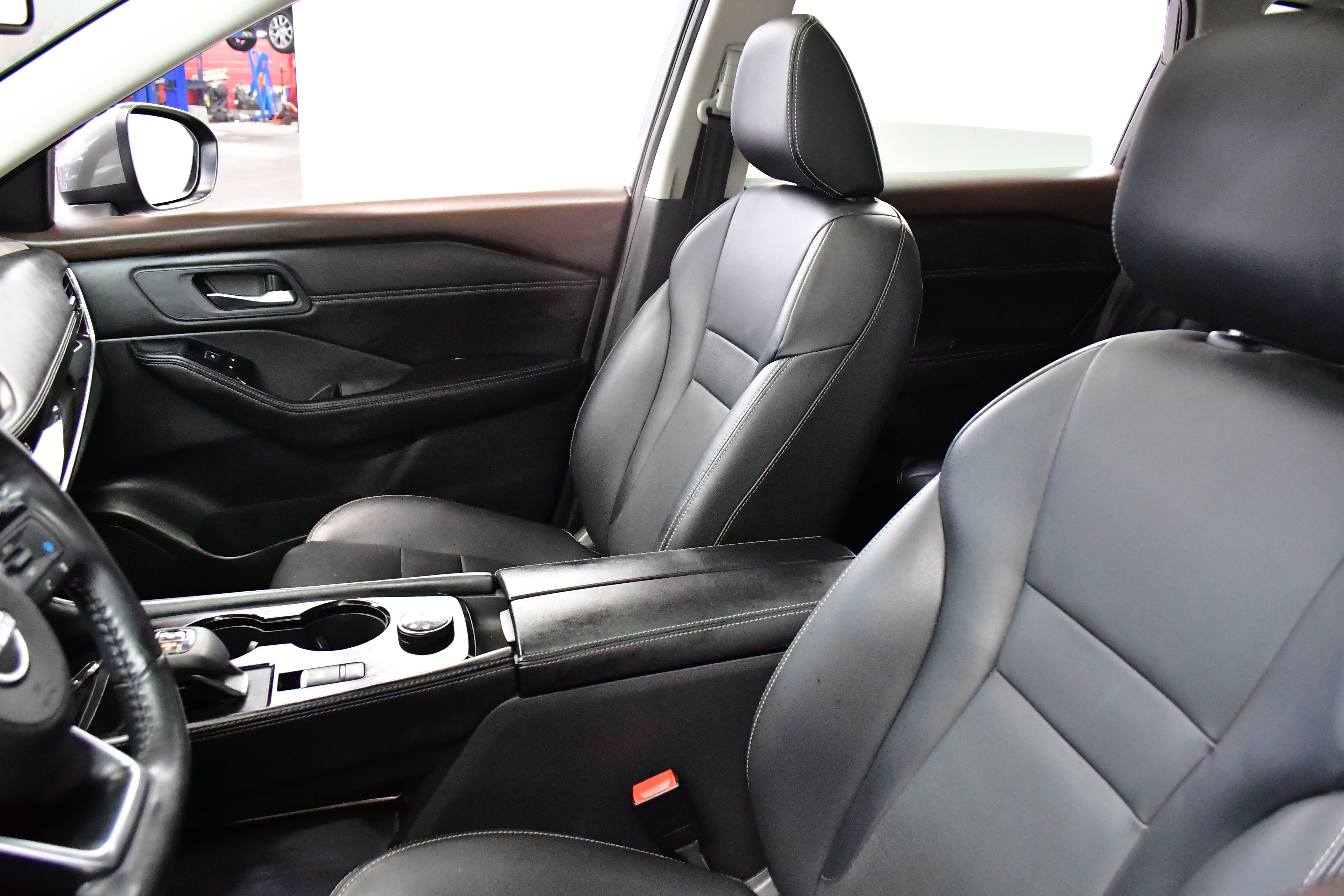 Used 2023 Nissan Rogue SL image 11