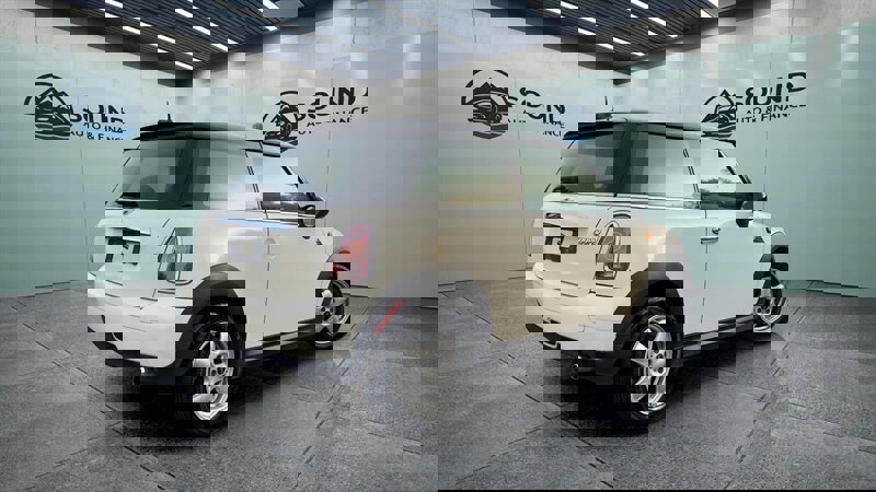 Used 2010 MINI Cooper Hardtop image 5