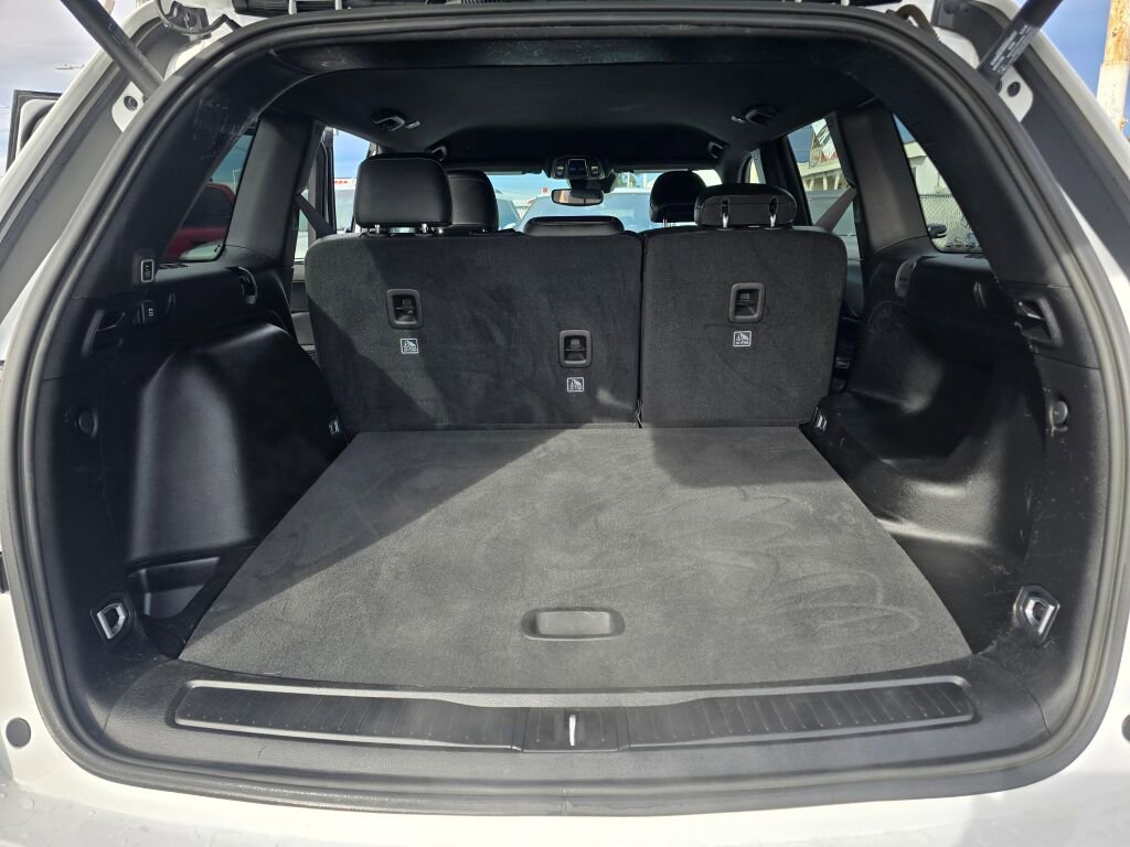 Used 2023 Jeep Grand Cherokee Altitude image 17