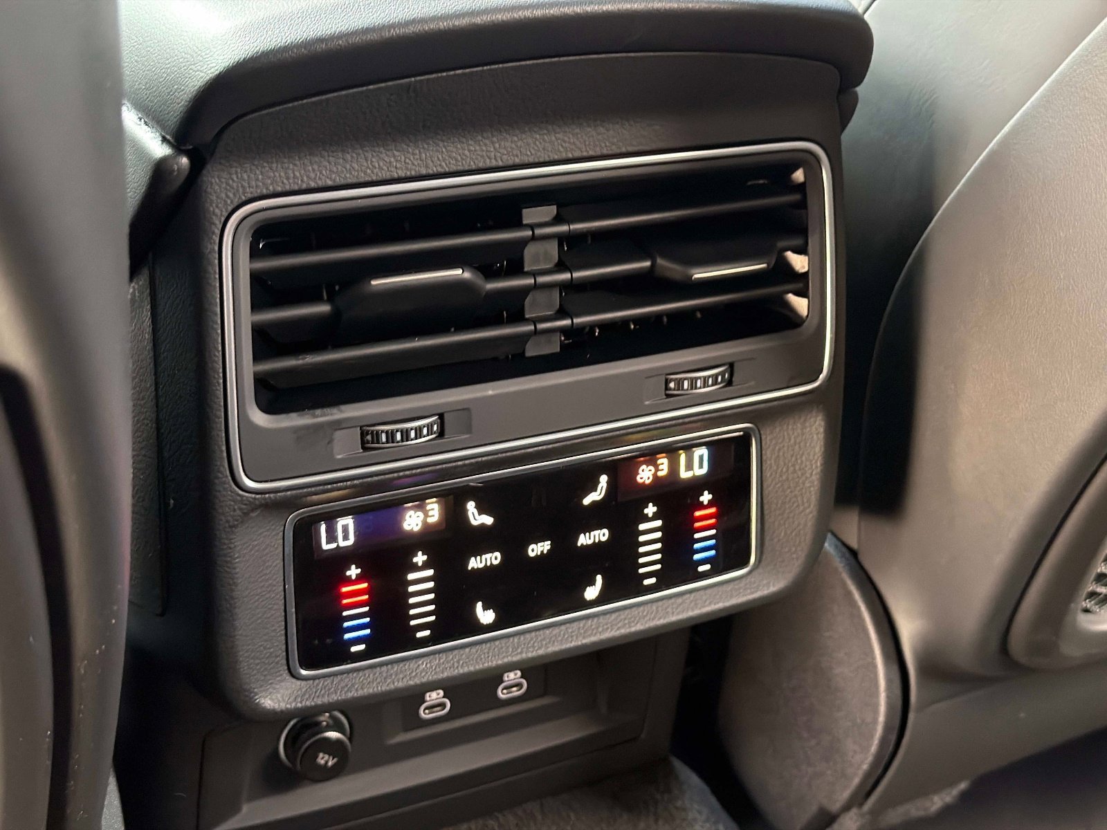 Used 2024 Audi Q7 3.0T Prestige image 32