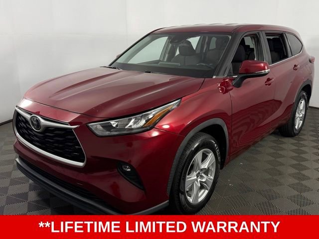 Used 2020 Toyota Highlander LE image 3