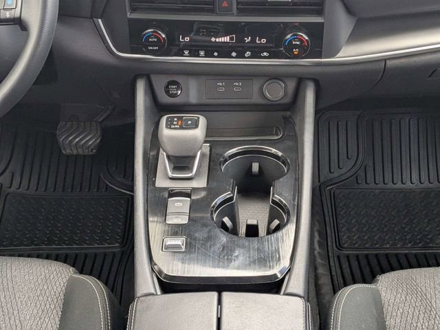 Used 2024 Nissan Rogue SV FWD image 19
