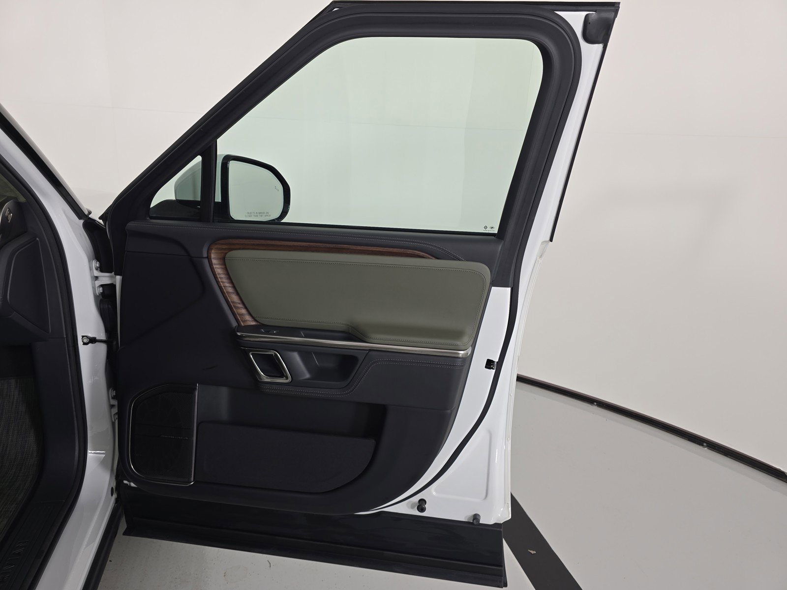 Used 2023 Rivian R1T Adventure image 18