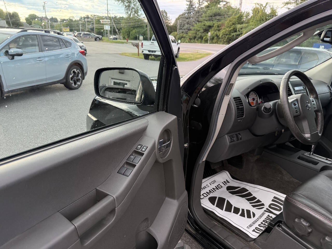 Used 2011 Nissan Xterra PRO-4X w/ Pro-4x Leather Pkg AWD/4WD image 14