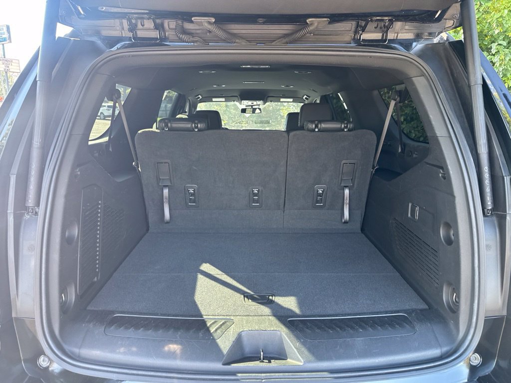 Used 2023 Chevrolet Suburban LT RWD image 7