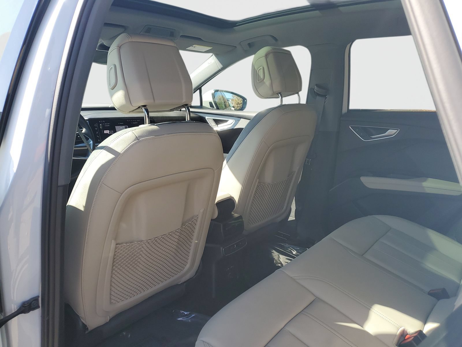 Used 2025 Audi Q4 e-tron Premium w/ Convenience Package RWD image 14