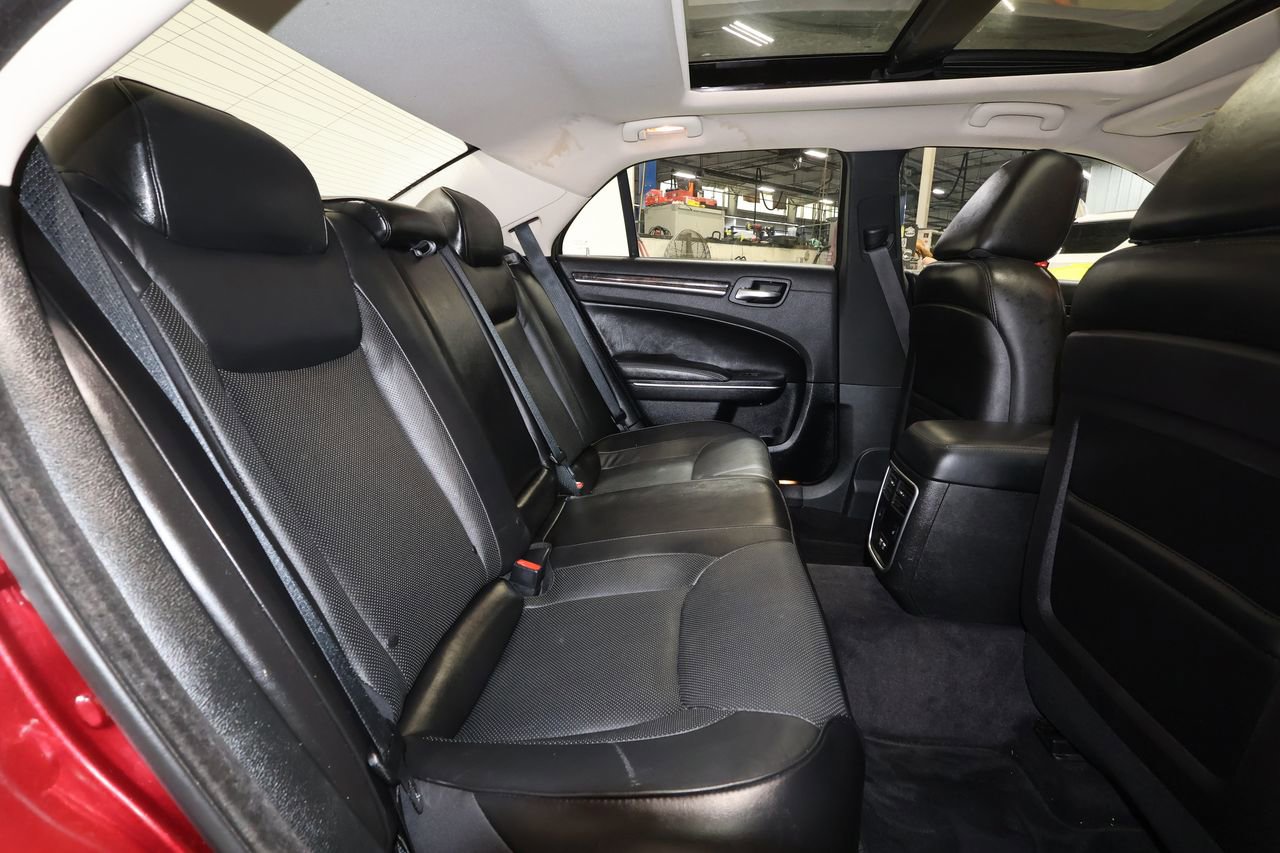 Used 2018 Chrysler 300 Limited w/ Safetytec Plus Group image 17