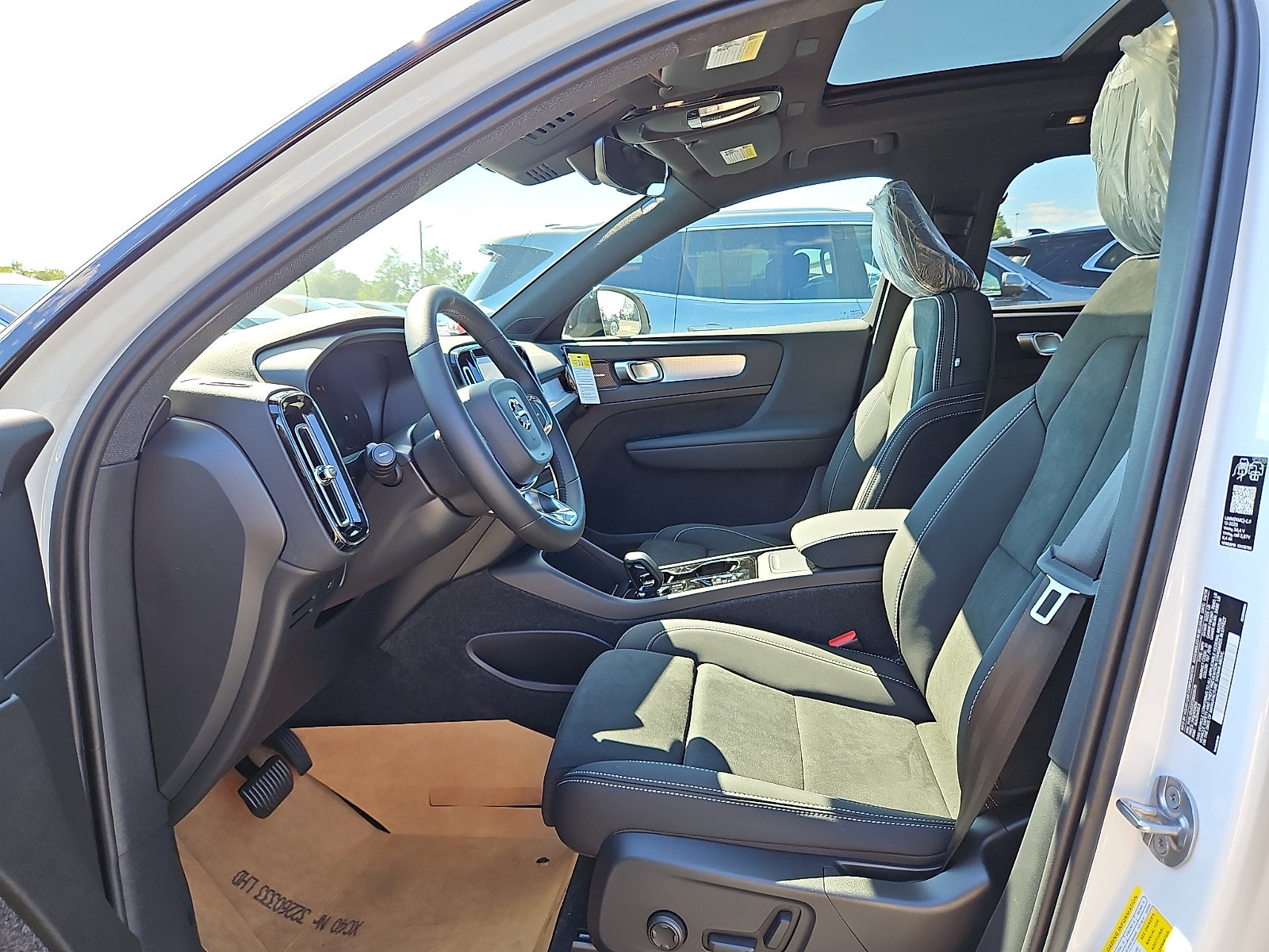New 2026 Volvo XC40 B5 Ultra w/ Protection Package Premier AWD/4WD image 11
