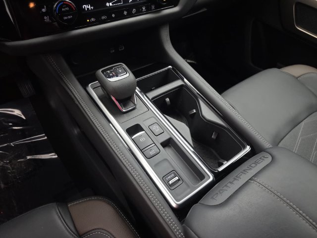 Used 2025 Nissan Pathfinder Platinum FWD image 25