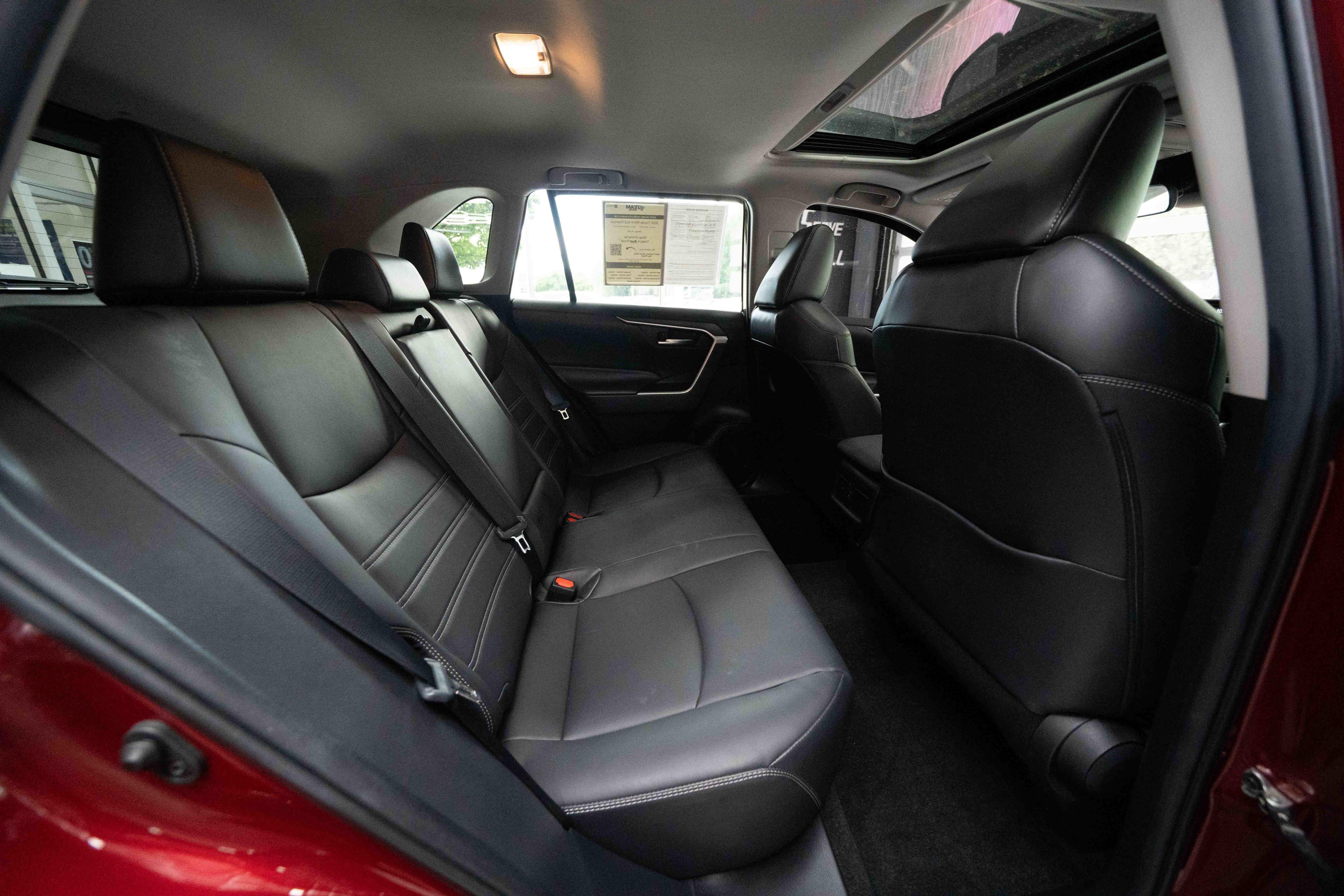 Certified 2020 Toyota RAV4 XLE Premium AWD/4WD image 26