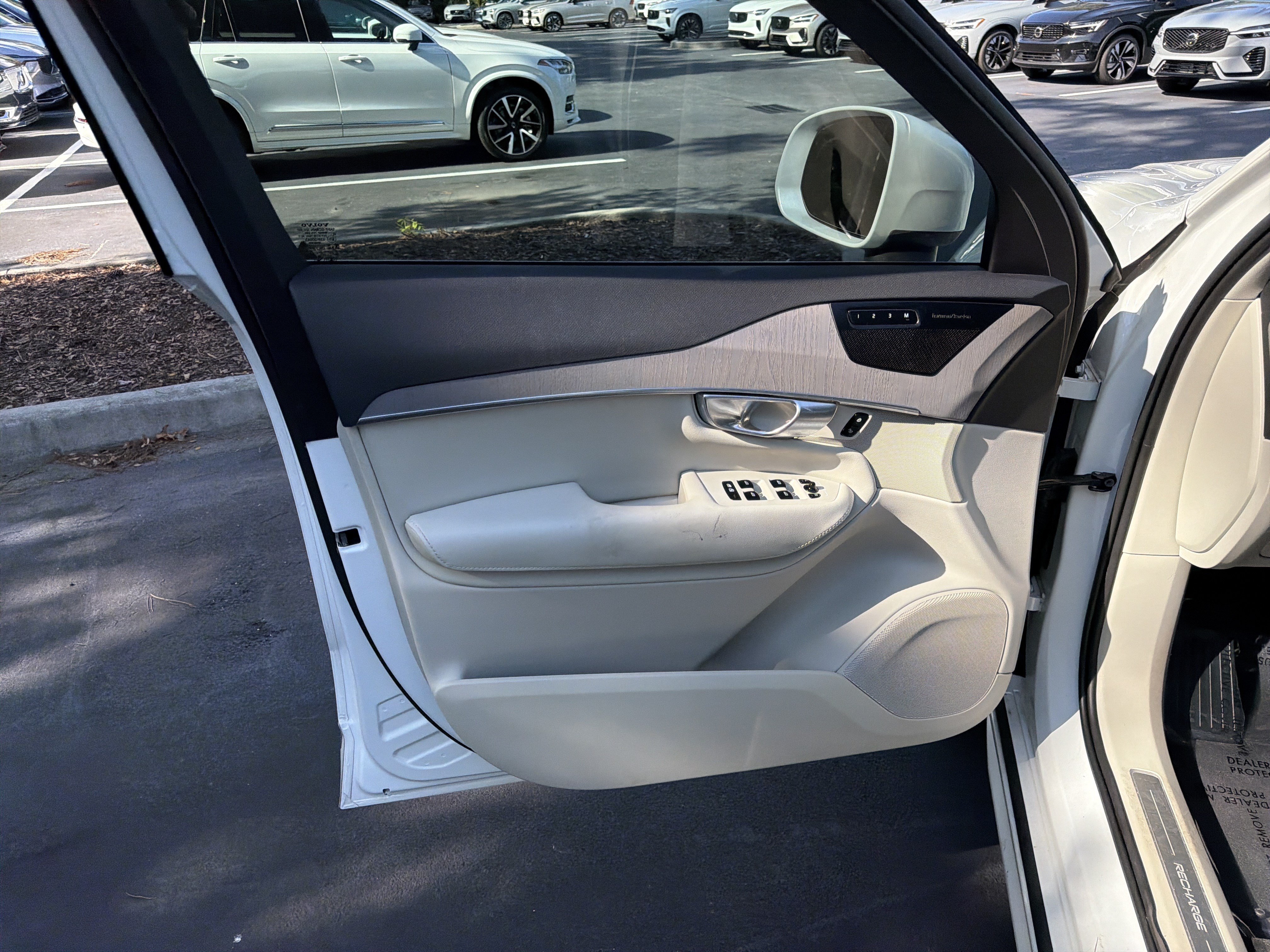 Certified 2024 Volvo XC90 T8 Plus w/ Protection Package AWD/4WD image 14