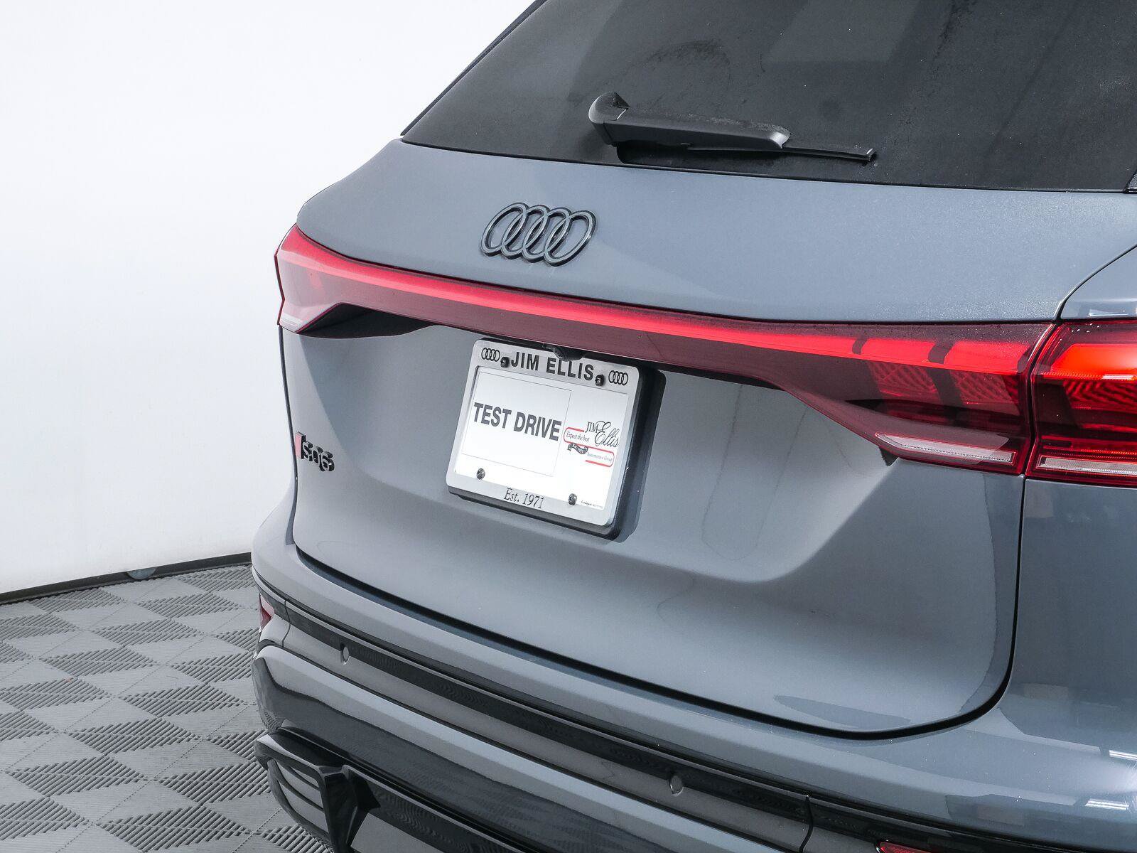 Used 2025 Audi SQ6 e-tron Prestige w/ 21" Black Optic Wheel Package AWD/4WD image 37