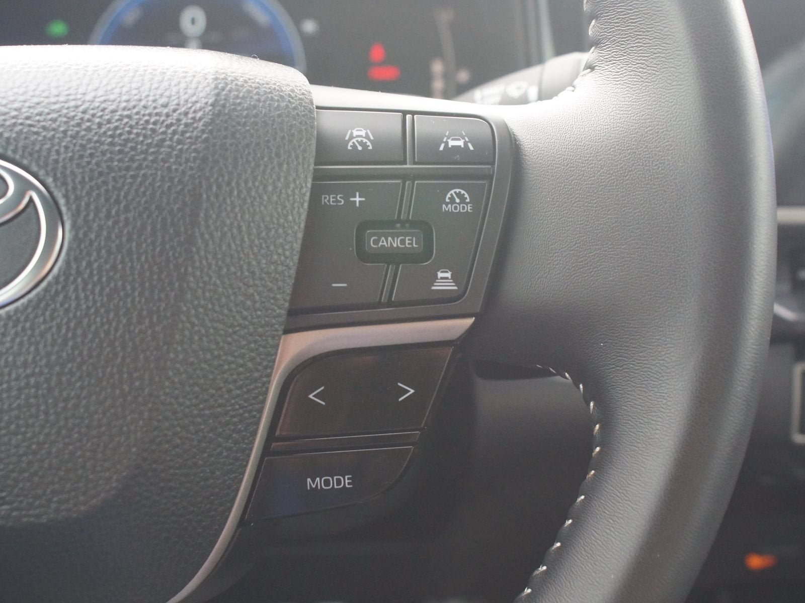 Used 2025 Toyota Camry SE w/ Convenience Package FWD image 10