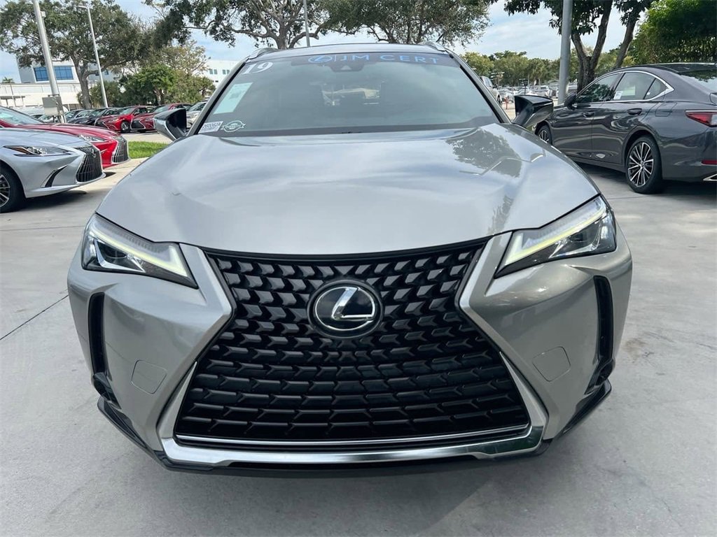 Used 2019 Lexus UX 200 image 2