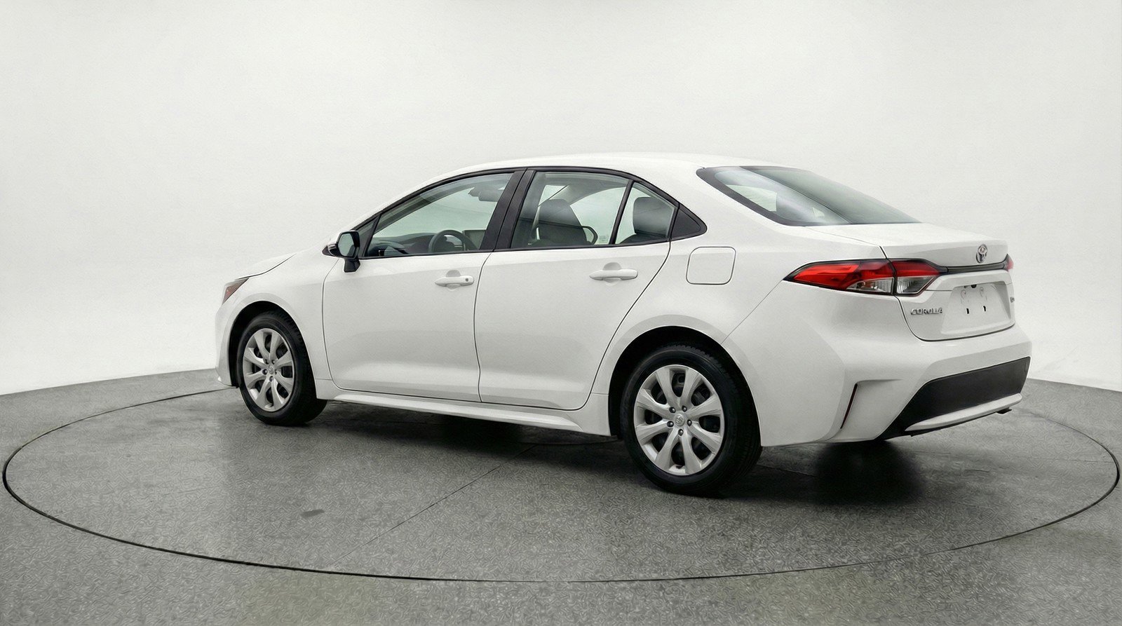 Used 2025 Toyota Corolla LE image 6