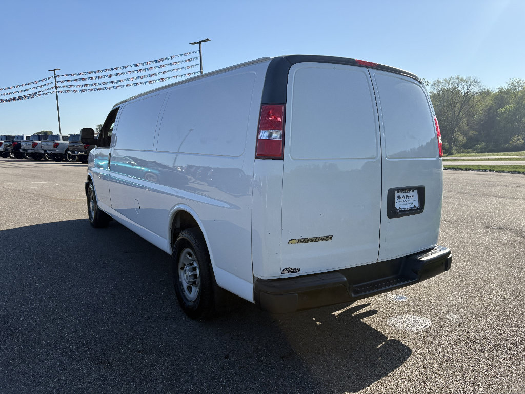 Used 2020 Chevrolet Express 3500 Extended w/ Driver Convenience Package RWD image 3