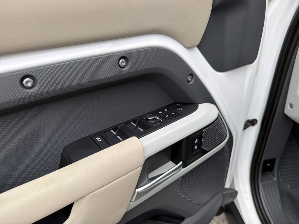 Used 2022 Land Rover Defender 110 X-Dynamic SE image 20