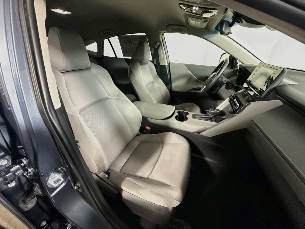 Certified 2021 Toyota Venza LE w/ Carpet Mat Package (TMS) AWD/4WD image 26