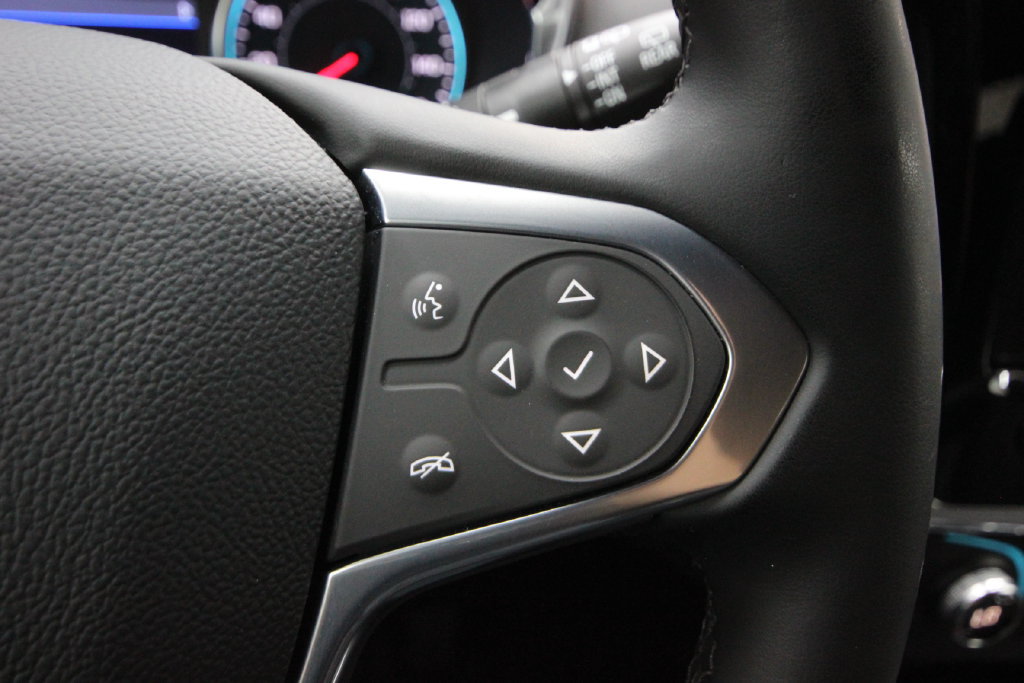 Used 2023 Chevrolet Traverse LT FWD image 18