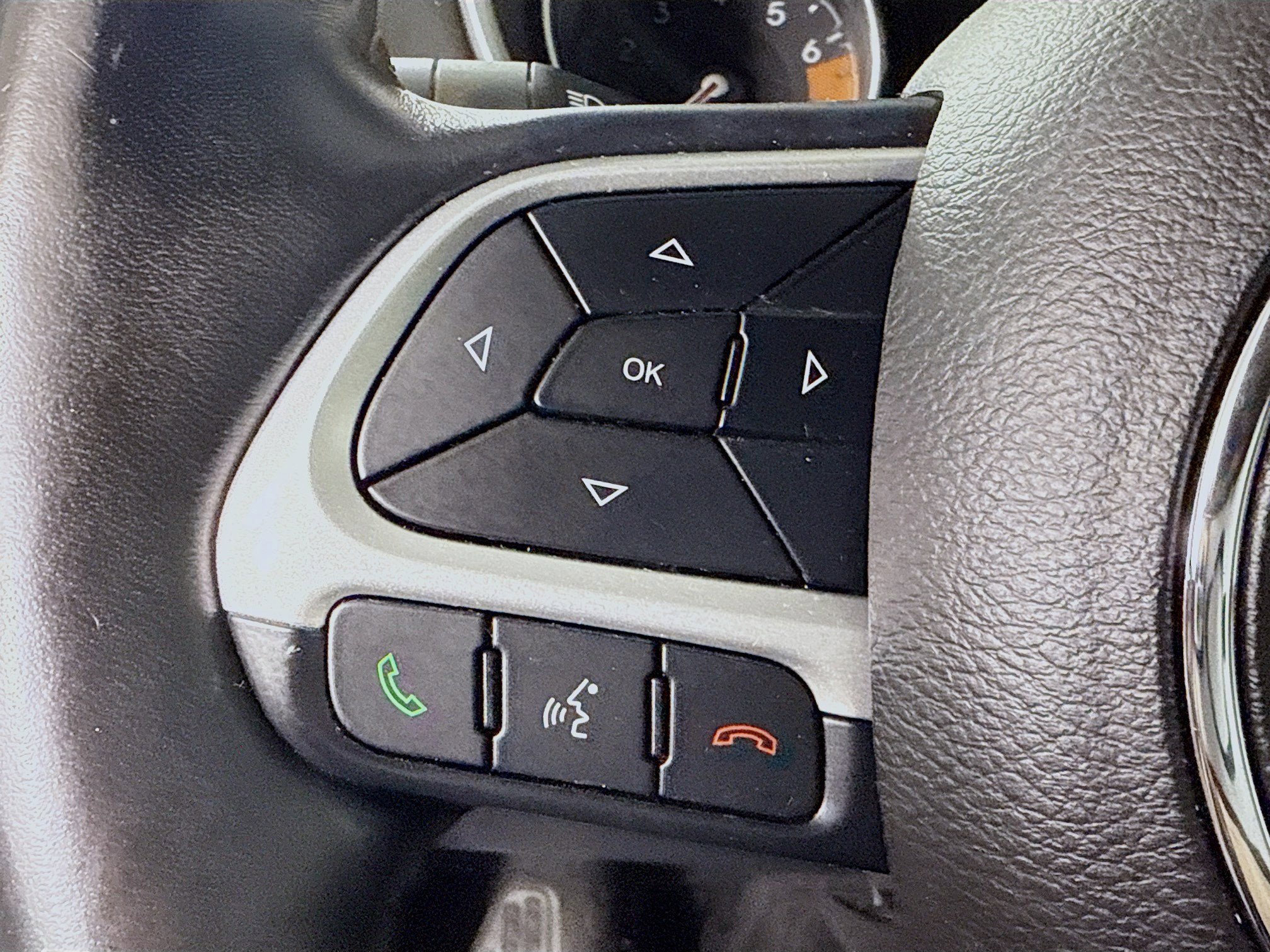 Used 2018 Jeep Compass Limited w/ Navigation Group image 14