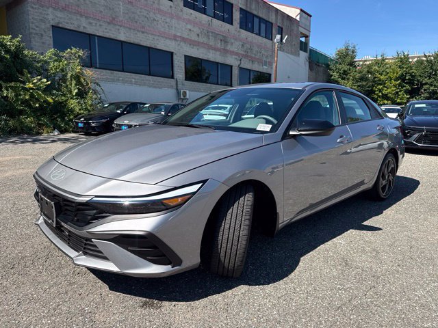 Used 2026 Hyundai Elantra Sport FWD image 3