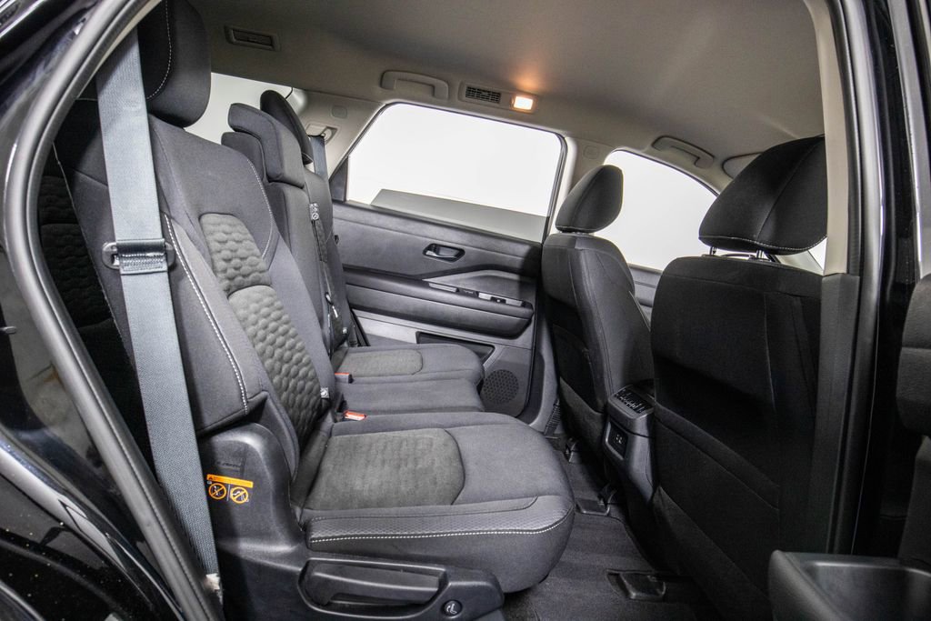 Used 2025 Nissan Pathfinder SV FWD image 11