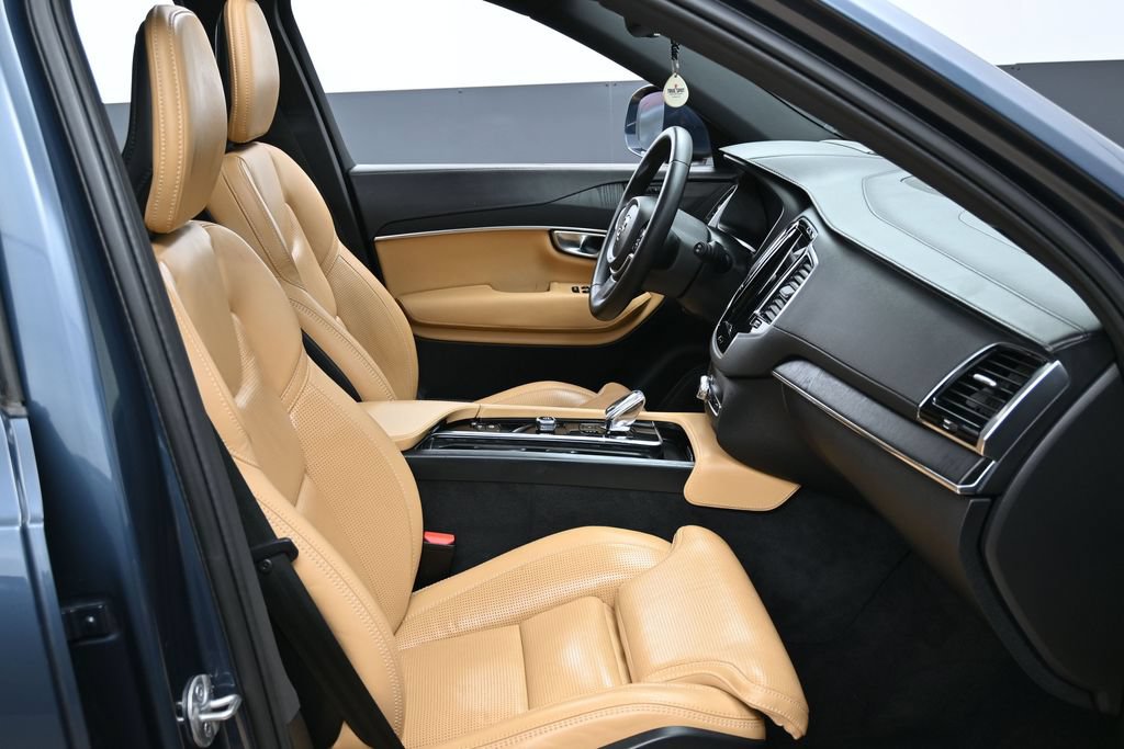 Used 2023 Volvo XC90 B6 Ultimate w/ Protection Package Premier AWD/4WD image 31