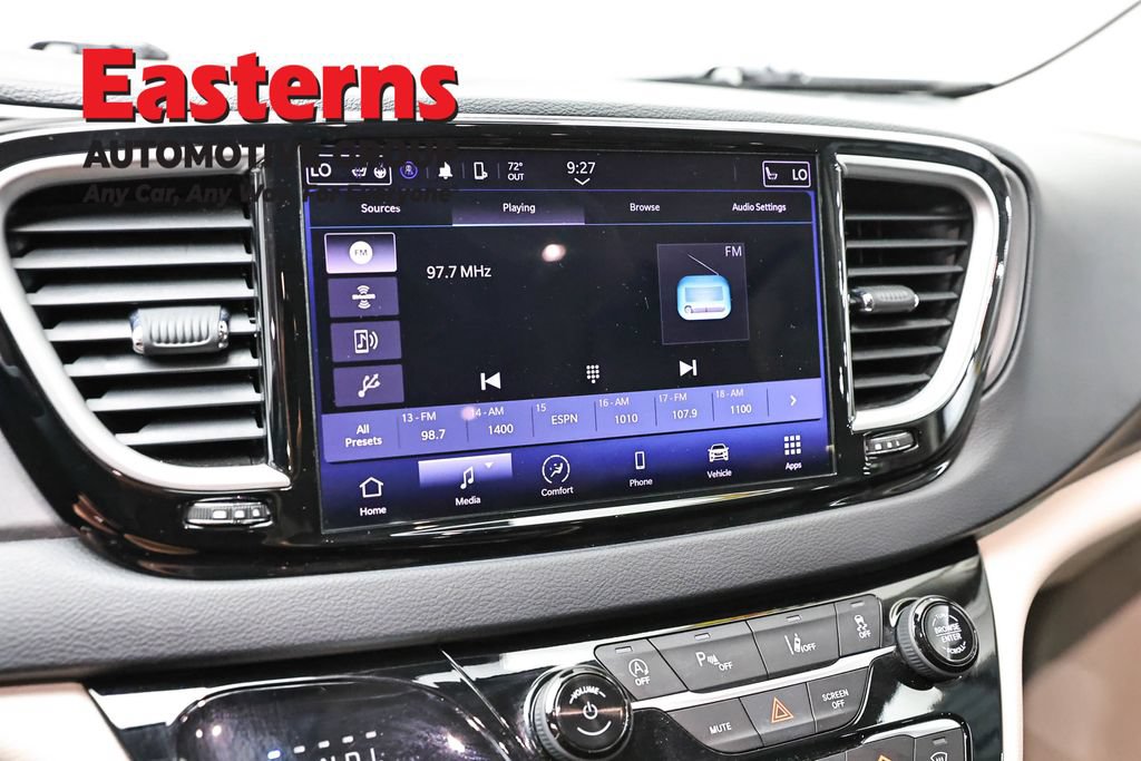 Used 2023 Chrysler Pacifica Touring-L FWD image 18
