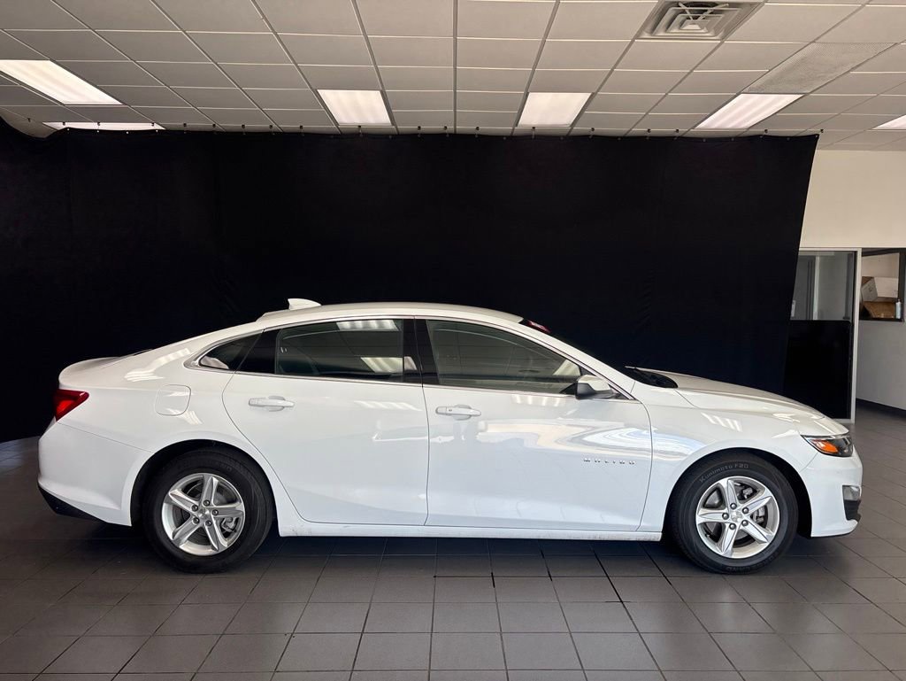 Used 2023 Chevrolet Malibu LT FWD image 2