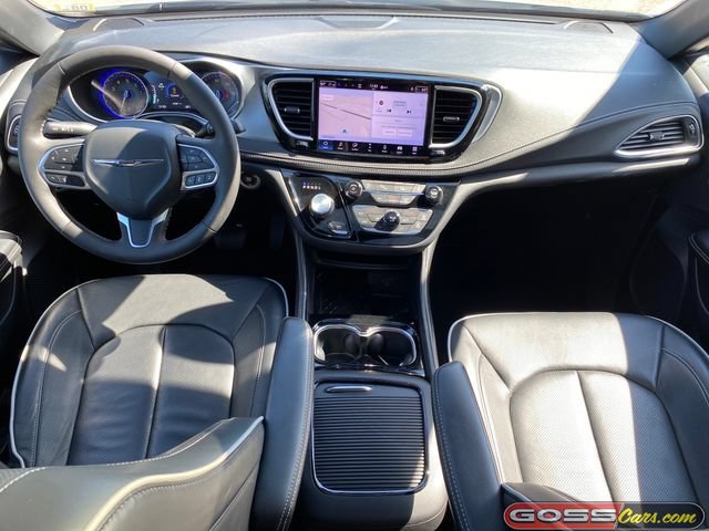 Certified 2026 Chrysler Pacifica Limited FWD image 11