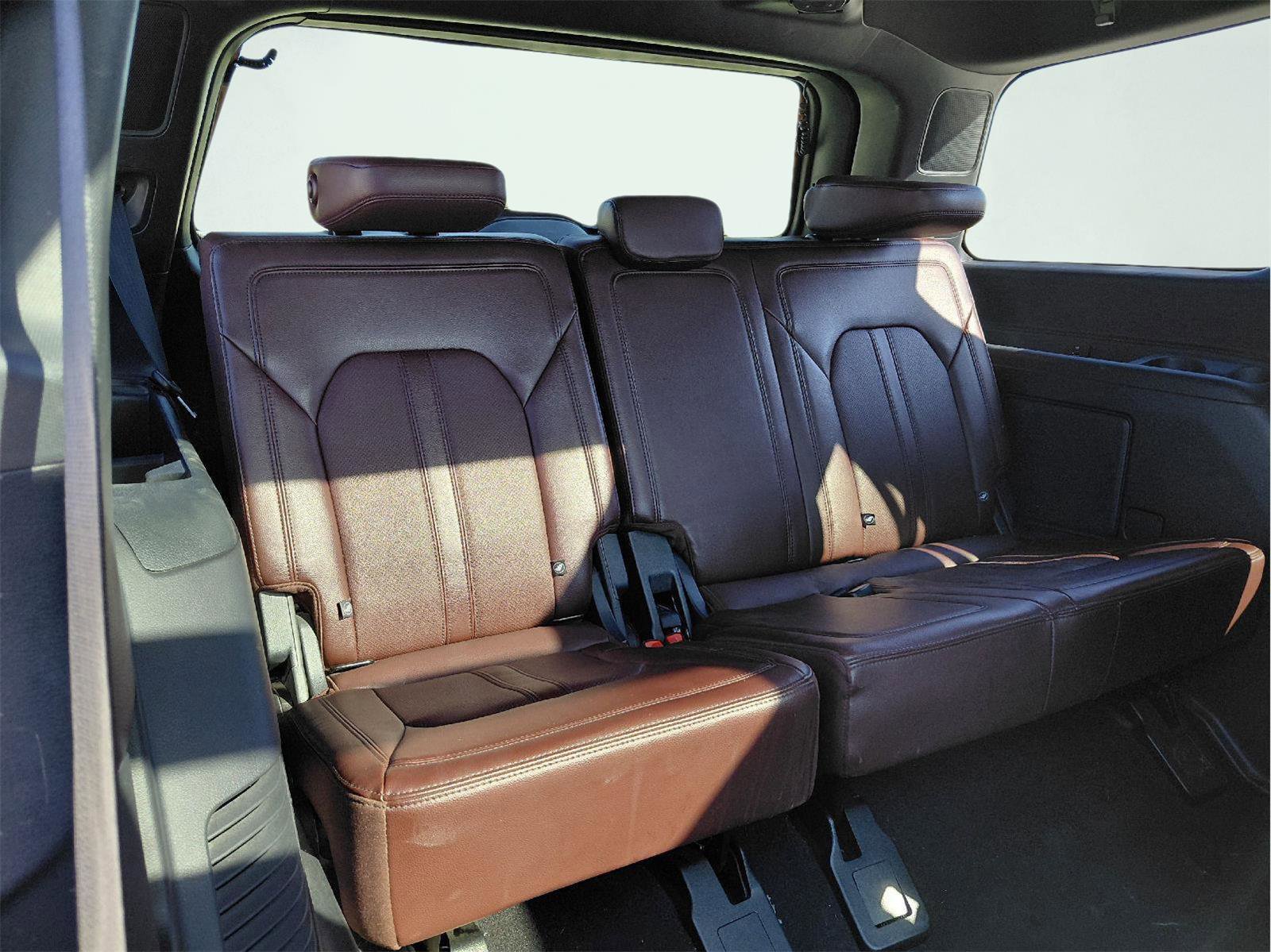 Used 2024 Ford Expedition Limited image 18