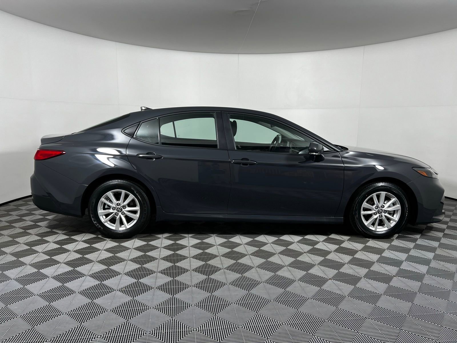Used 2025 Toyota Camry LE FWD image 4