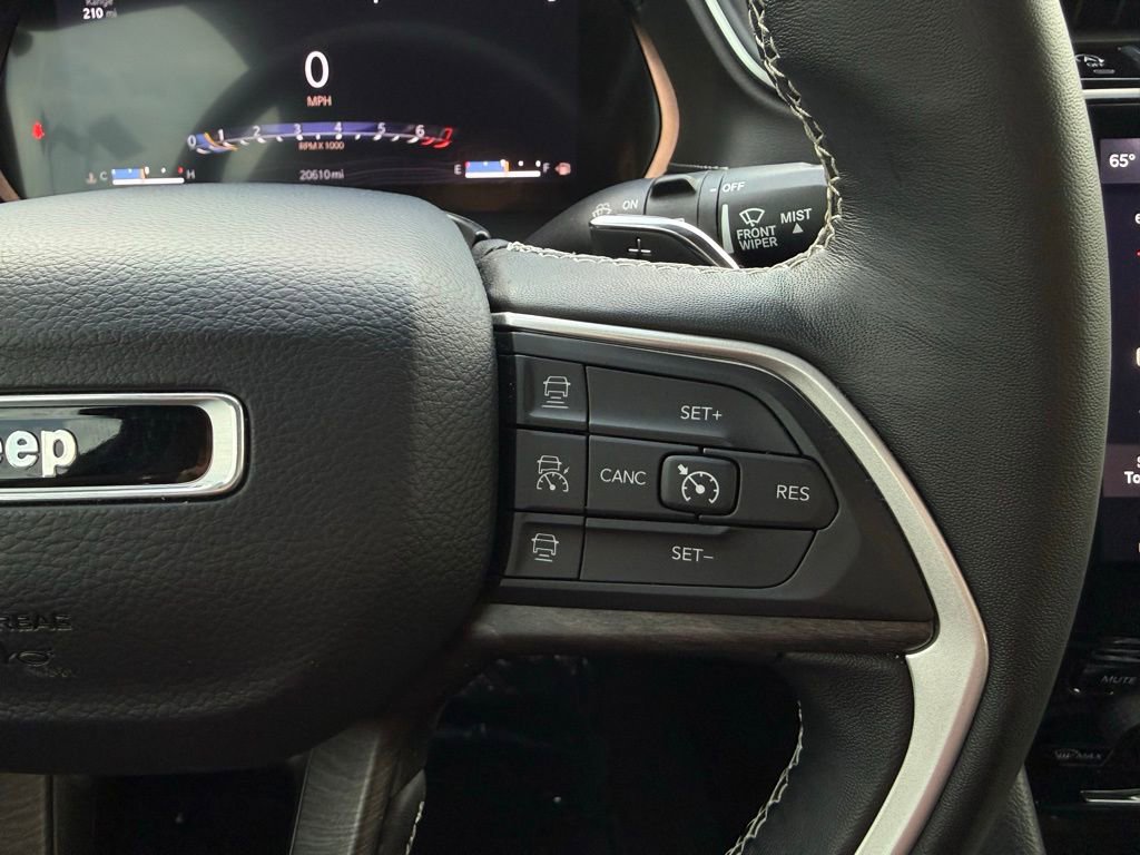 Used 2022 Jeep Grand Cherokee L Limited w/ Black Appearance Package image 25