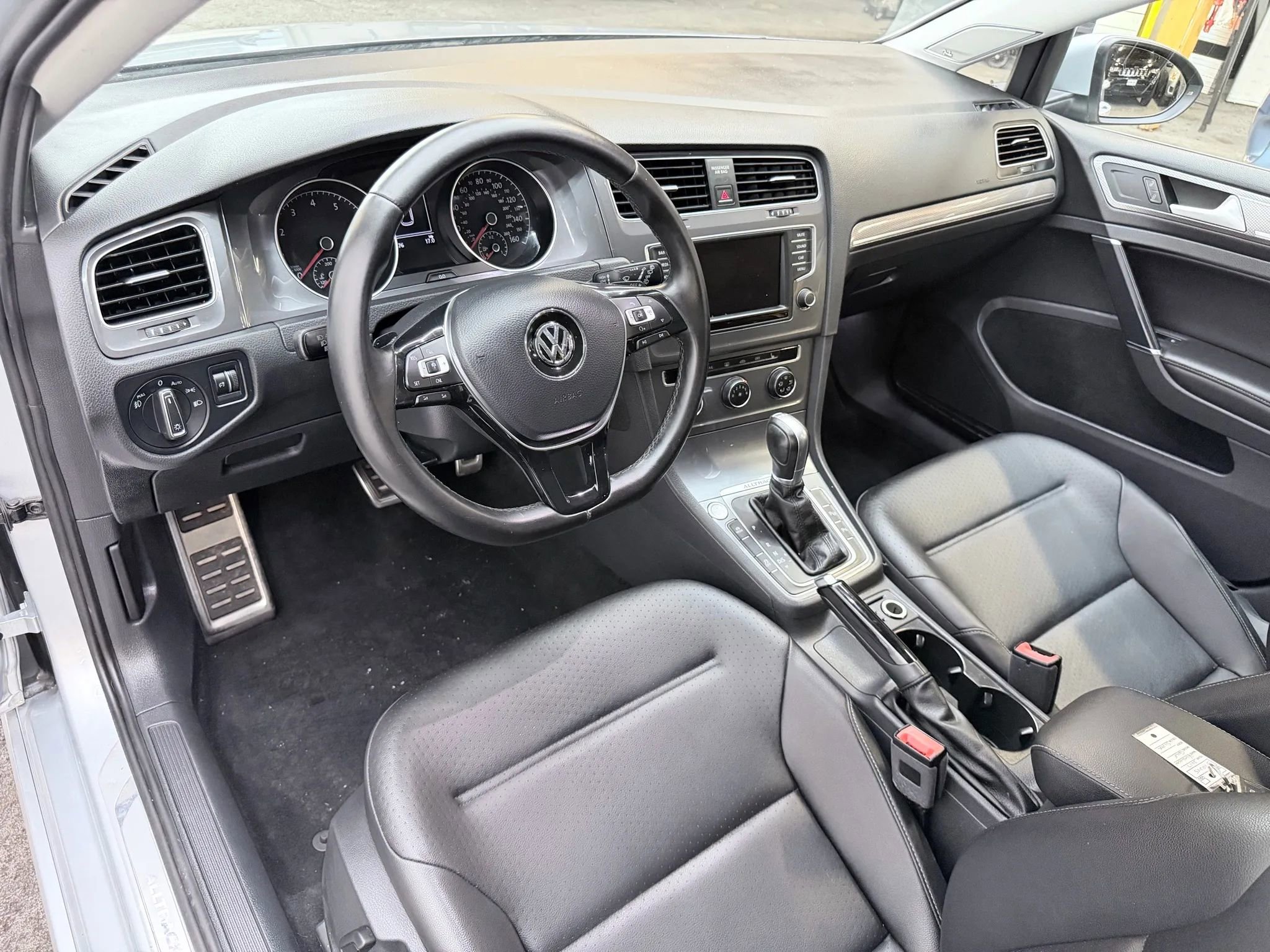 Used 2017 Volkswagen Golf Alltrack SE image 13