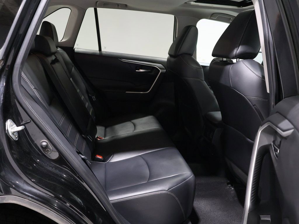 Used 2021 Toyota RAV4 XLE Premium image 25