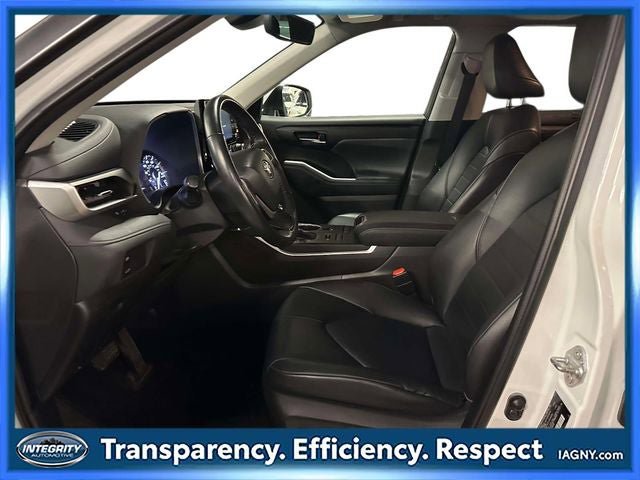 Used 2022 Toyota Highlander XLE AWD/4WD image 20