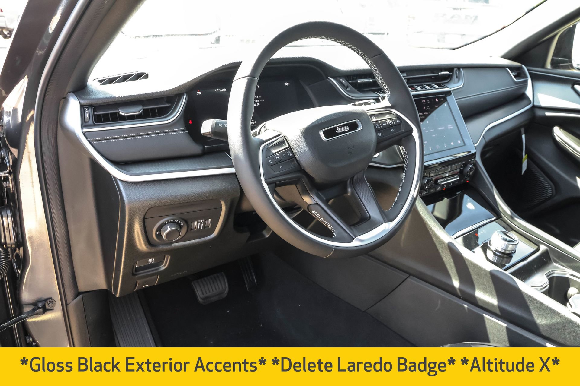 New 2025 Jeep Grand Cherokee Altitude image 5