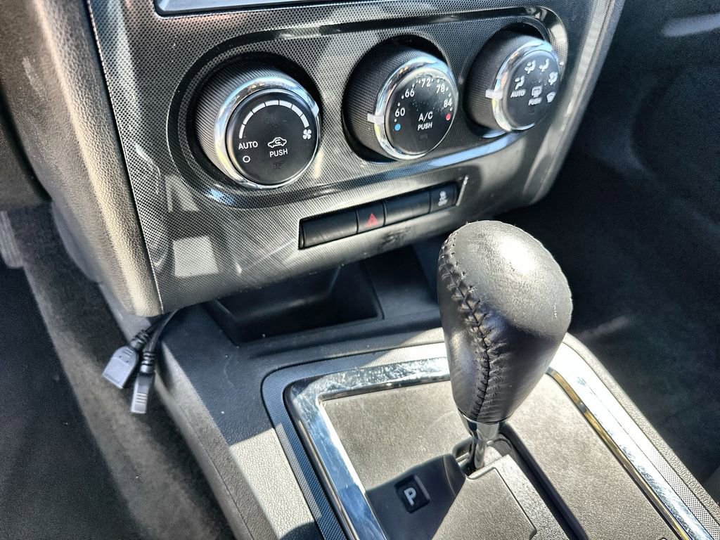 Used 2014 Dodge Challenger SXT image 27