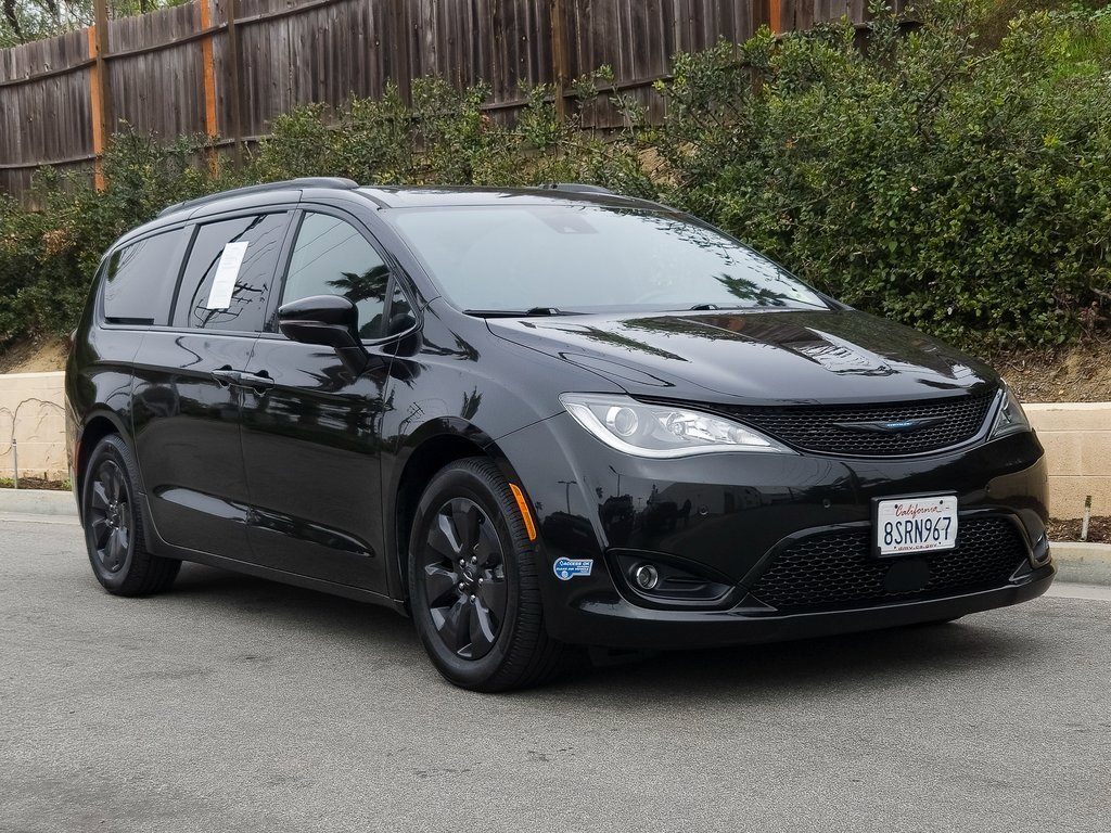 Used 2020 Chrysler Pacifica Limited w/ Advanced Safetytec Group image 2