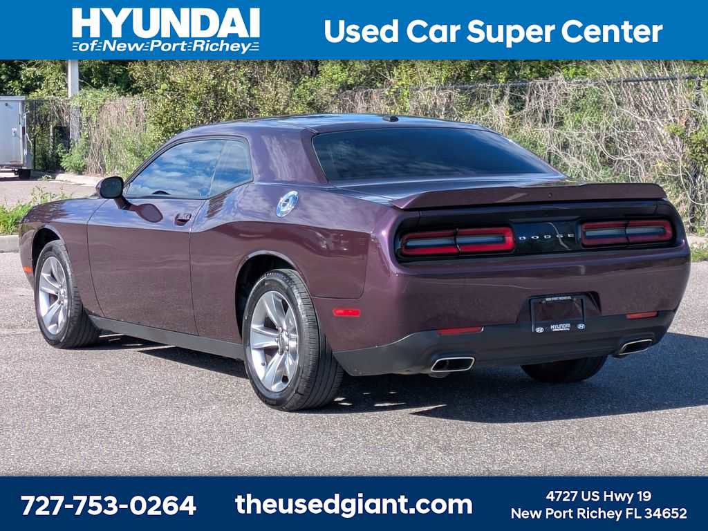 Used 2022 Dodge Challenger SXT RWD image 3