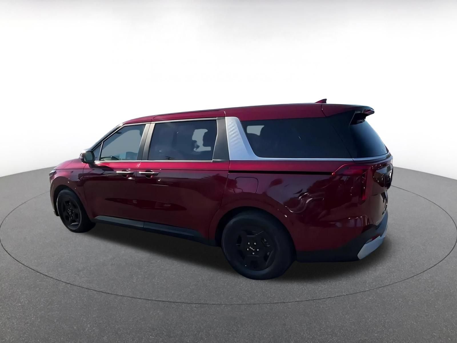 Used 2026 Kia Carnival FWD image 8