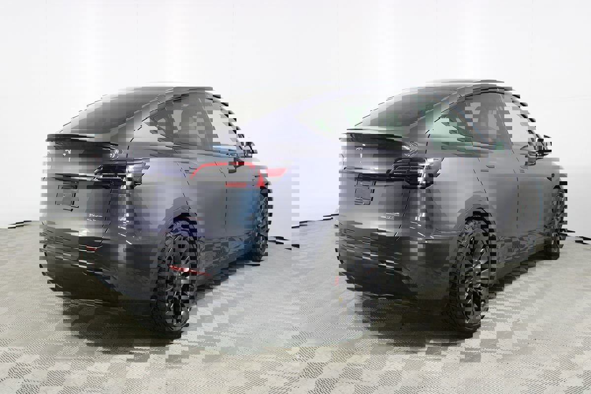 Used 2023 Tesla Model Y Performance image 34