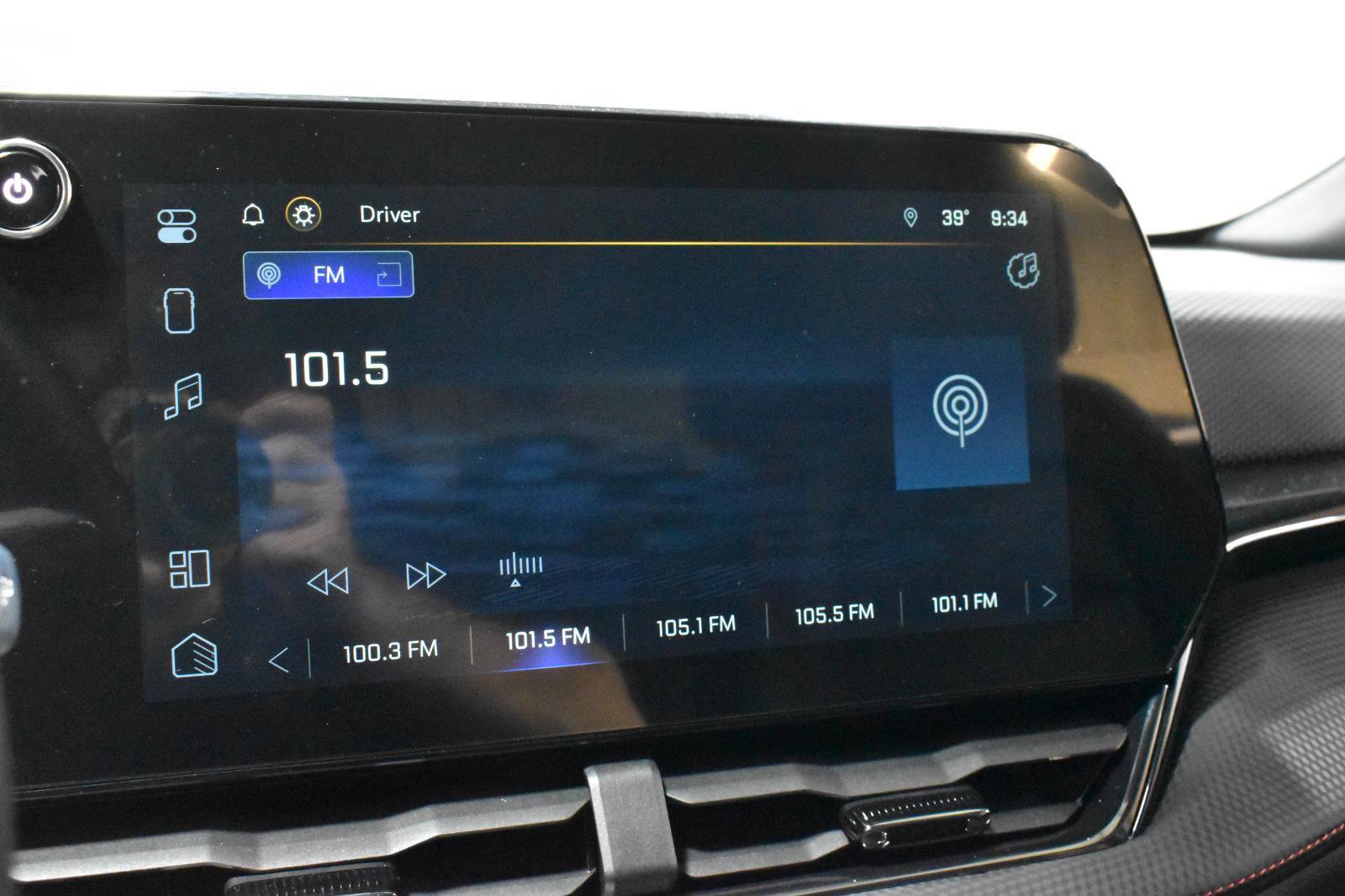 Used 2025 Chevrolet Equinox RS image 17