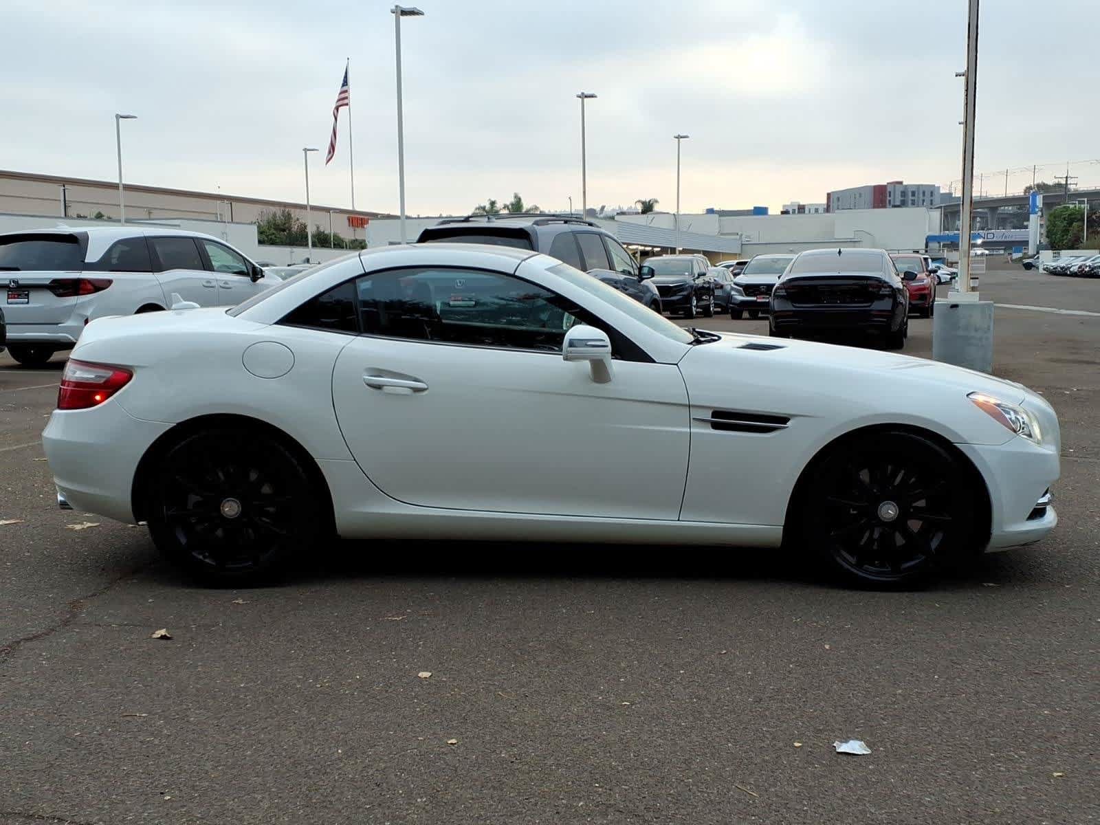 Used 2016 Mercedes-Benz SLK 300 w/ Premium 2 Package image 4