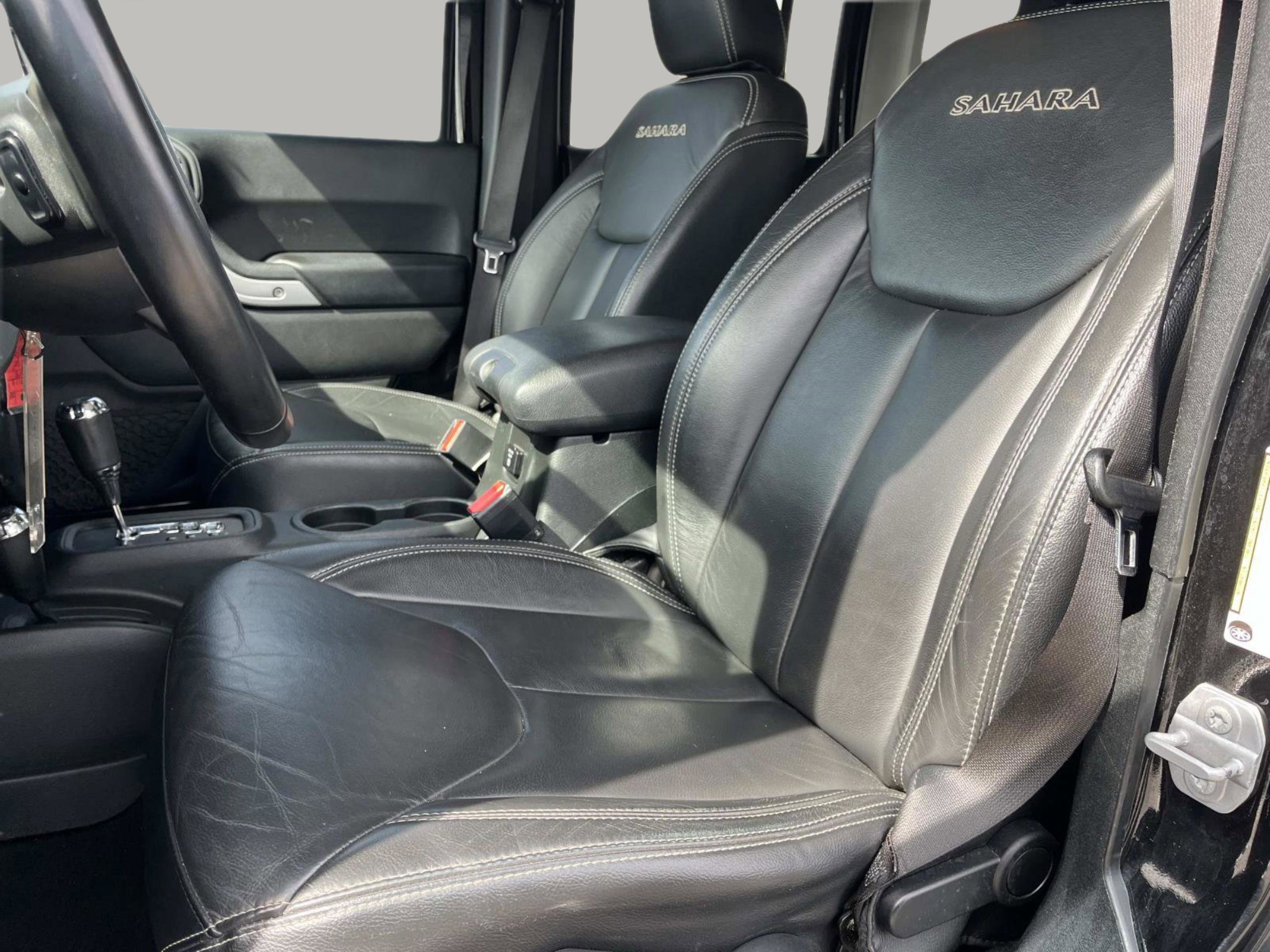 Used 2018 Jeep Wrangler Unlimited Sahara w/ Dual Top Group image 30