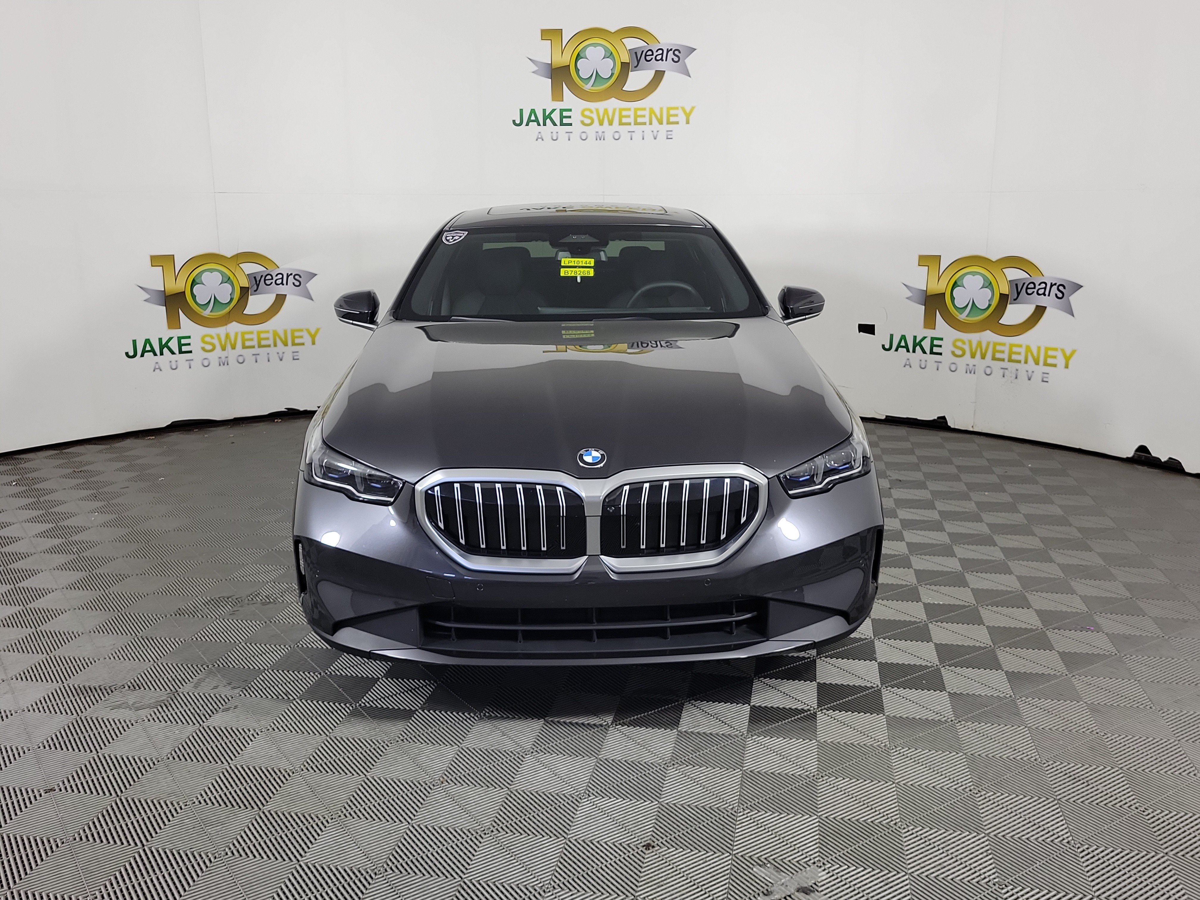 Used 2024 BMW 530i xDrive w/ Premium Package AWD/4WD image 2