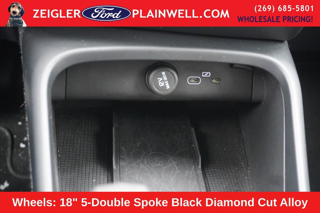 Used 2024 Volvo XC40 B5 Core image 20