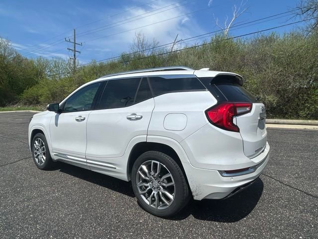 Used 2023 GMC Terrain Denali w/ Denali Premium Package AWD/4WD image 3